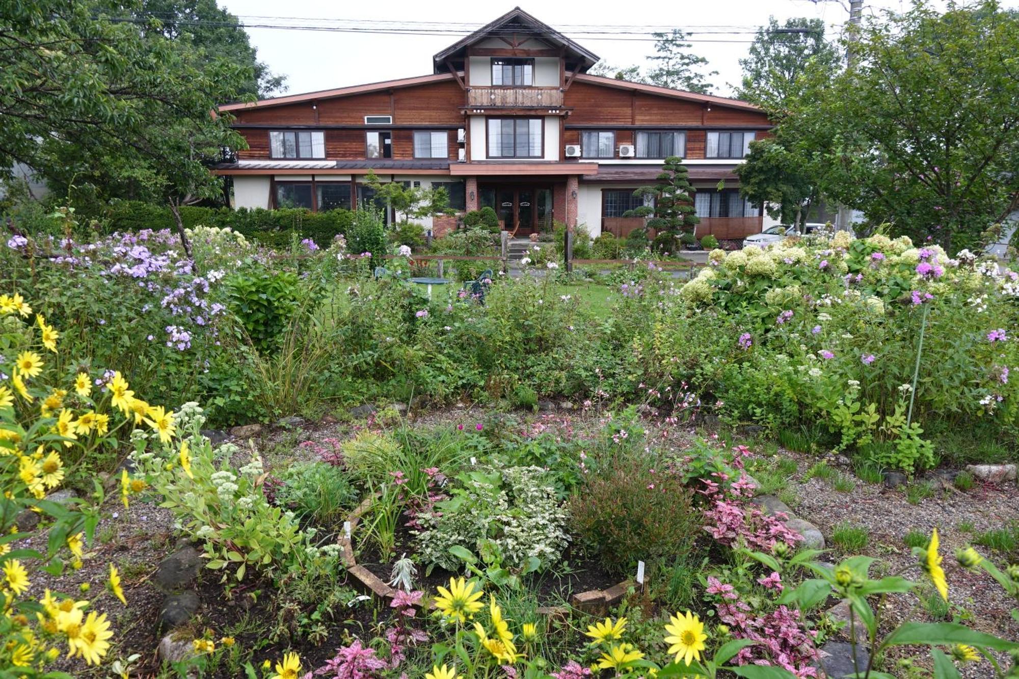 Country Inn Kashiwabara Хакуба-Мура Экстерьер фото